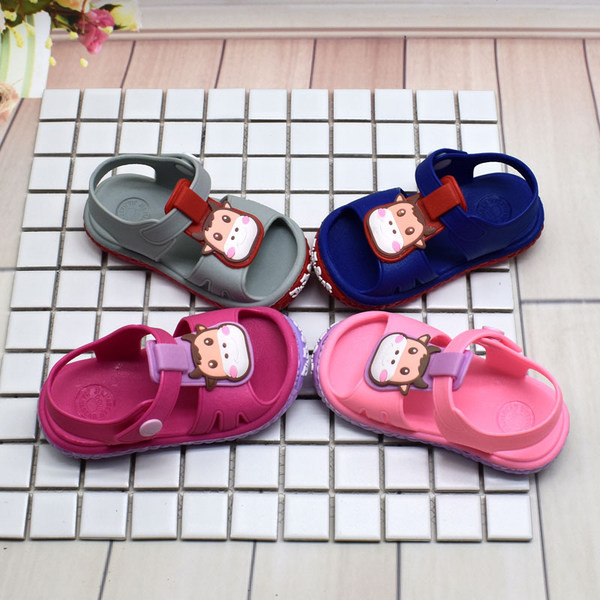 Гумени бебешки сандали с 3D елемент