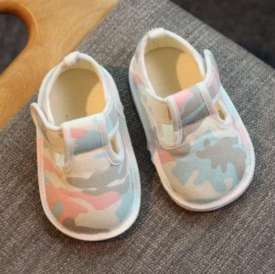 Pantofi bebelusi pentru fete si baieti cu autocolante