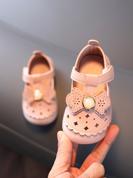 Pantofi pentru bebelusi din piele ecologica cu perle si velcro