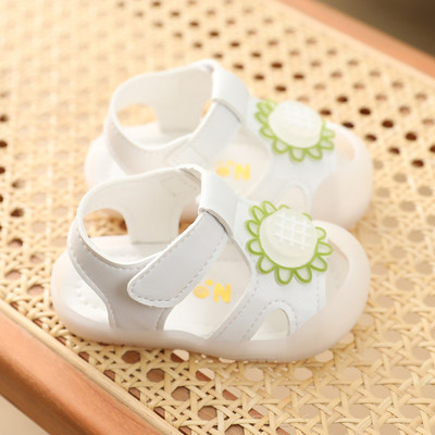 Sandale pentru bebelusi din piele ecologica cu decor 3D