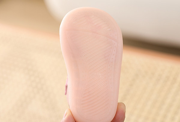 Sandale pentru bebelusi din piele ecologica cu decor 3D