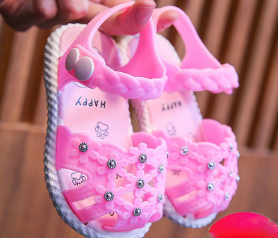 Sandale pentru bebeluși cu elemente 3D - mai multe modele