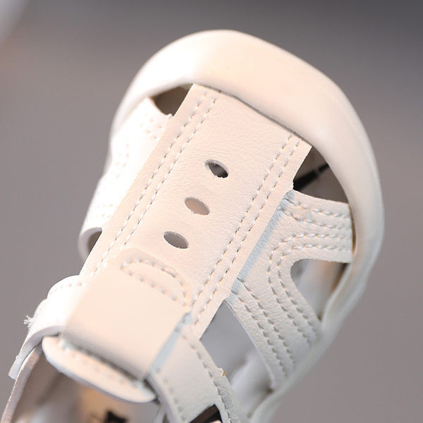 Model nou de sandale pentru bebelusi din piele ecologica potrivite pentru fete si baieti