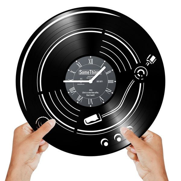 Ceas elegant de vinil, în formă rotundă, pentru un perete