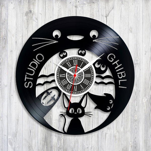 Ceas decorativ rotund din vinil cu pisici și inscripția Studio Ghibli