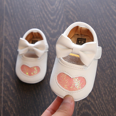 Pantofi pentru bebelusi cu diferite decoratiuni