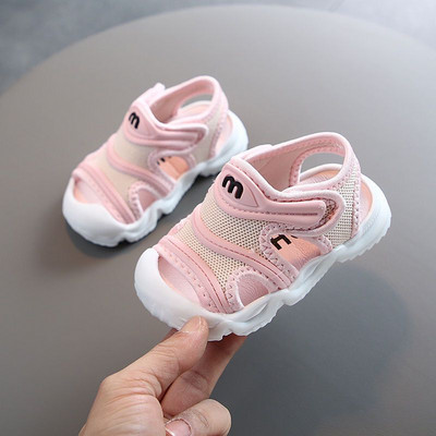 Sandale pentru bebeluși cu autocolante și inscripție pentru fete și băieți