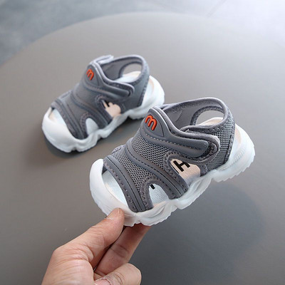 Sandale pentru bebeluși cu autocolante și inscripție pentru fete și băieți