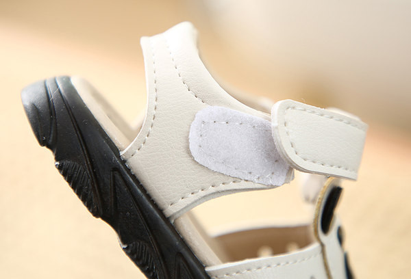 Sandale pentru bebelusi din piele ecologica cu plasture