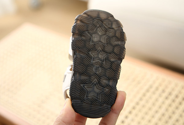 Sandale pentru bebelusi din piele ecologica cu plasture