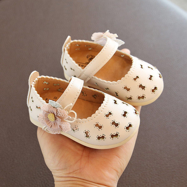 Pantofi pentru bebelusi din piele ecologica perforata cu autocolante