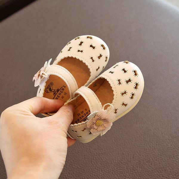 Pantofi pentru bebelusi din piele ecologica perforata cu autocolante