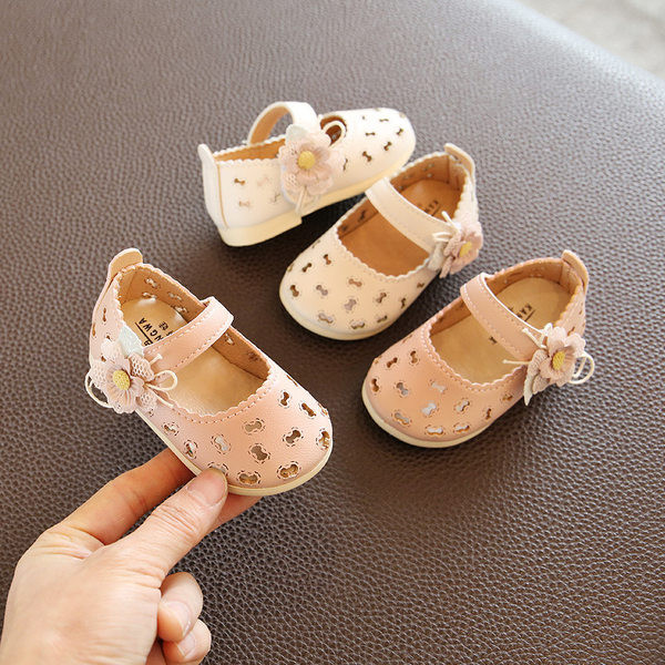 Pantofi pentru bebelusi din piele ecologica perforata cu autocolante