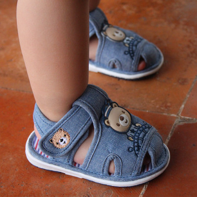 Бебешки сандали с бродерия и лепенки 