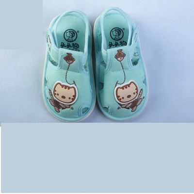 Sandale pentru bebelusi cu broderie si autocolante