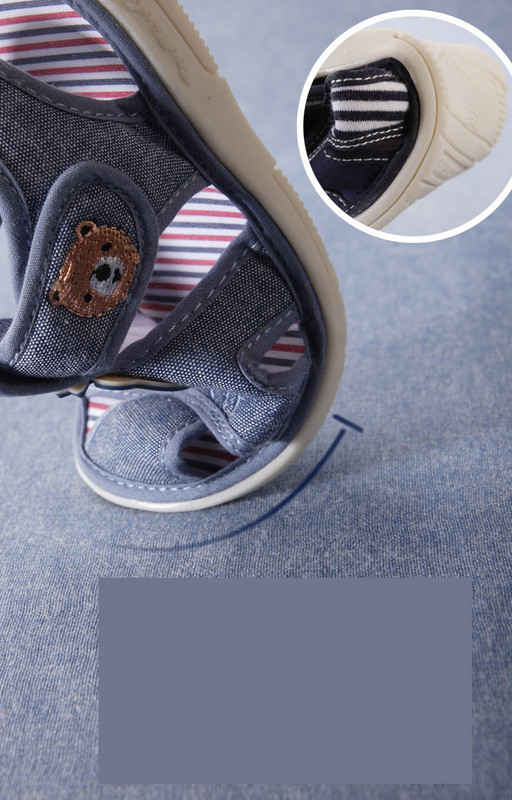 Sandale pentru bebelusi cu broderie si autocolante