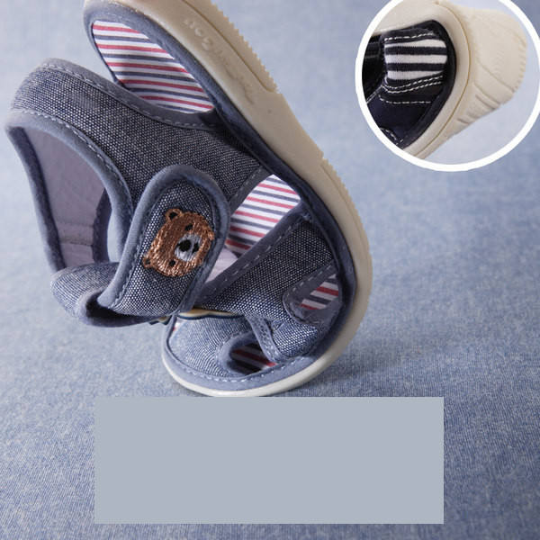 Sandale pentru bebelusi cu broderie si autocolante