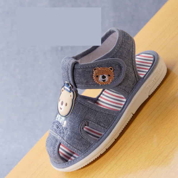 Sandale pentru bebelusi cu broderie si autocolante