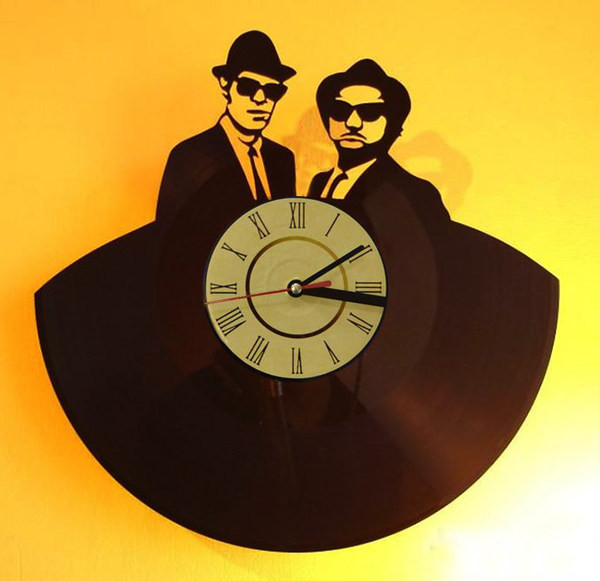 Ceas de perete elegant din vinil, în formă rotundă