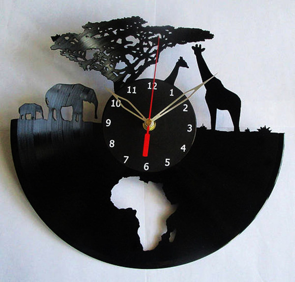 Ceas decorativ din vinil cu animale si lemn pentru perete