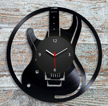 Часовник за стена с музикален инструмент в кръгла форма