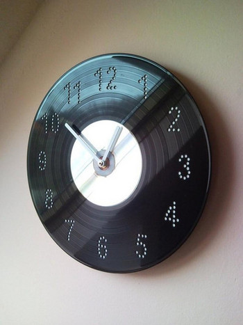 Модерен часовник в кръгла форма за стена с цифри