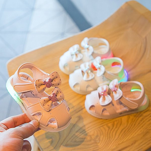 Sandale luminoase bebelusi pentru fete cu panglici