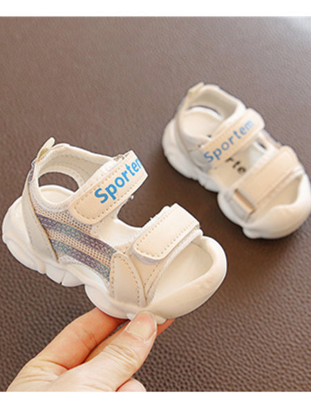 Model nou de sandale pentru bebelusi cu talpa moale si petice