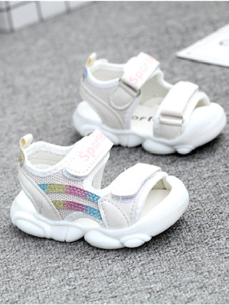 Model nou de sandale pentru bebelusi cu talpa moale si petice