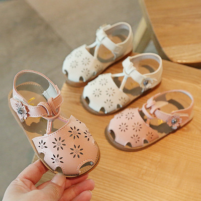 Бебешки сандали за момиче от перфорирана еко кожа