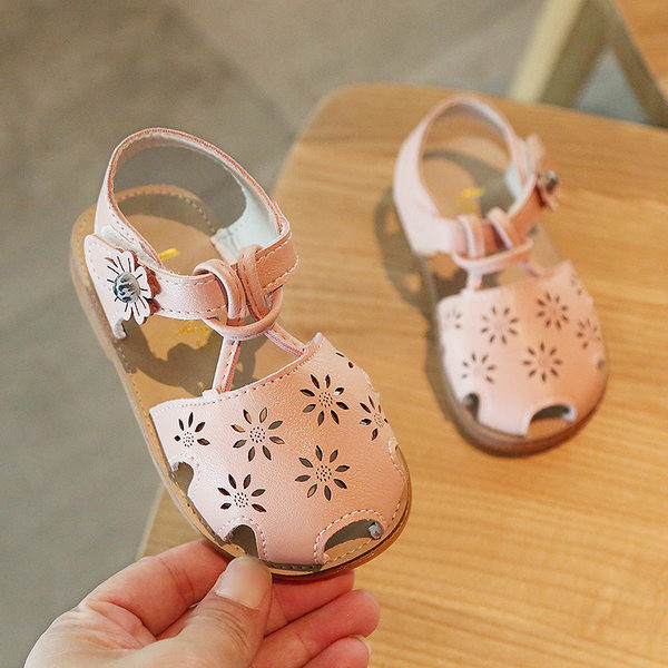 Sandale bebelusi pentru fete din piele ecologica perforata