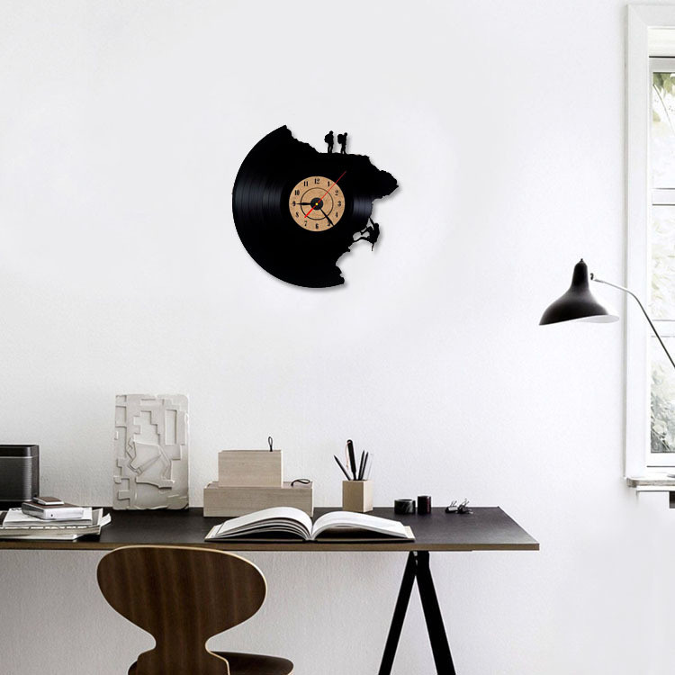 Ceas modern de perete din vinil în formă rotundă