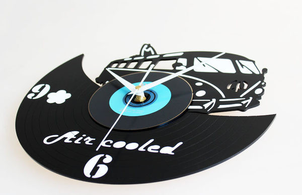 Ceas de perete auto din vinil la zi cu inscripția Air cooled