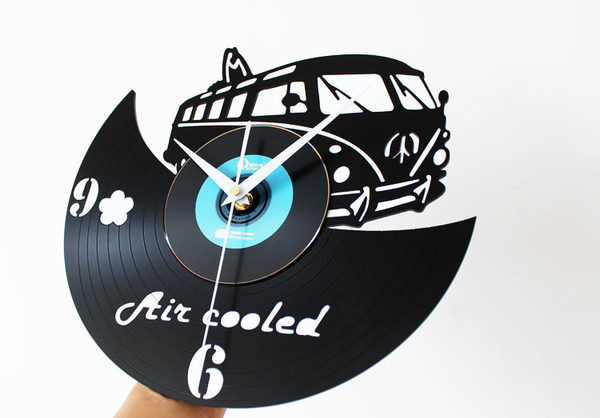 Ceas de perete auto din vinil la zi cu inscripția Air cooled