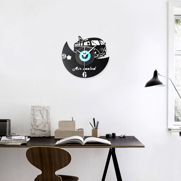 Ceas de perete auto din vinil la zi cu inscripția Air cooled
