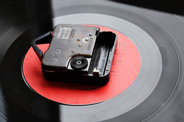 Ceas modern de perete rotund din vinil