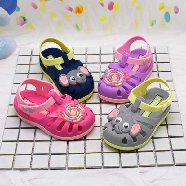 Sandale pentru bebeluși cu elemente 3D - două modele