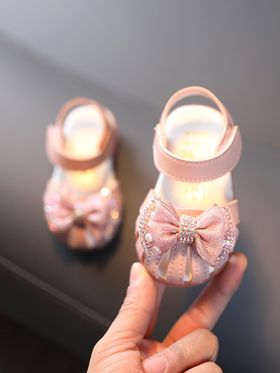 Нов модел бебешки кожени сандали с панделка и камъни