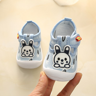 Pantofi pentru bebelusi cu velcro si element 3D