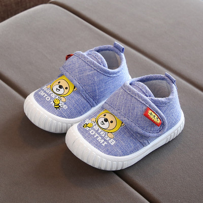 Pantofi pentru bebelusi cu velcro si element 3D