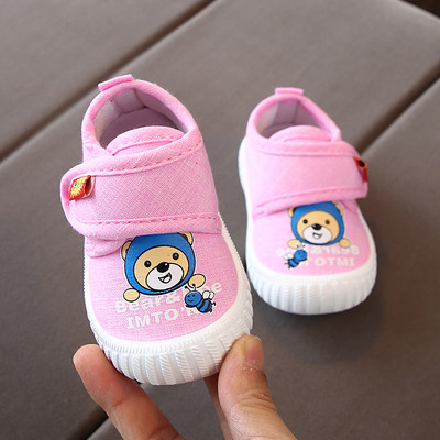 Pantofi pentru bebelusi cu velcro si element 3D