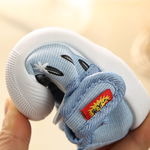 Pantofi pentru bebelusi cu velcro si element 3D