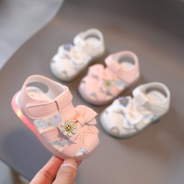 Sandale luminoase bebelusi cu panglica pentru fete