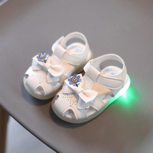 Sandale luminoase bebelusi cu panglica pentru fete