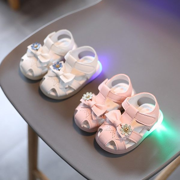 Sandale luminoase bebelusi cu panglica pentru fete