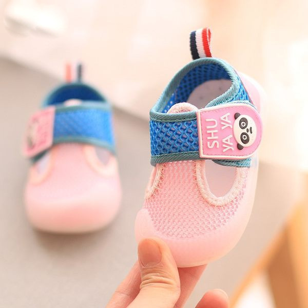 Model nou de pantofi pentru bebelusi cu talpa moale
