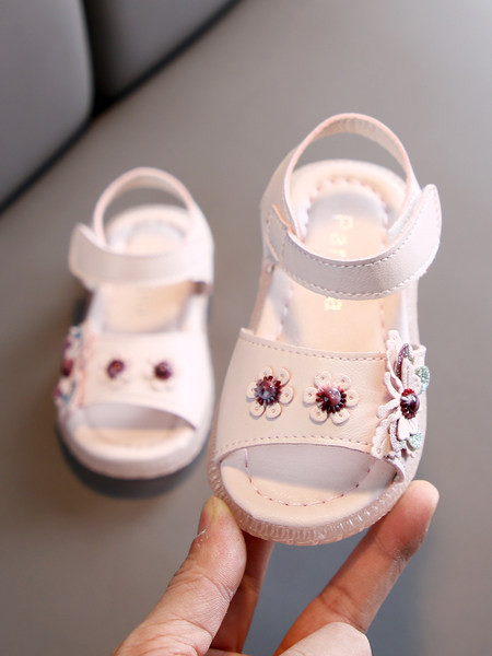 Model nou de sandale din piele ecologica cu flori 3D