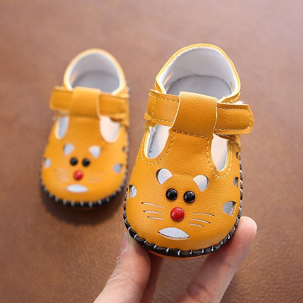 Sandale bebelusi din piele ecologica cu decor 3D - model unisex