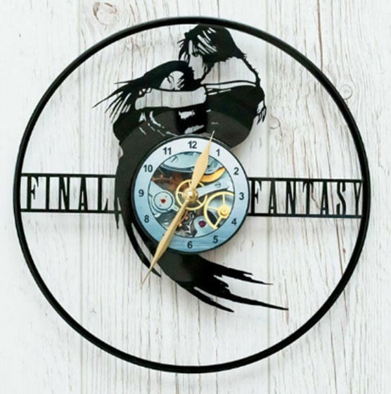 Ceas rotund de perete cu inscripția Final Fantasy