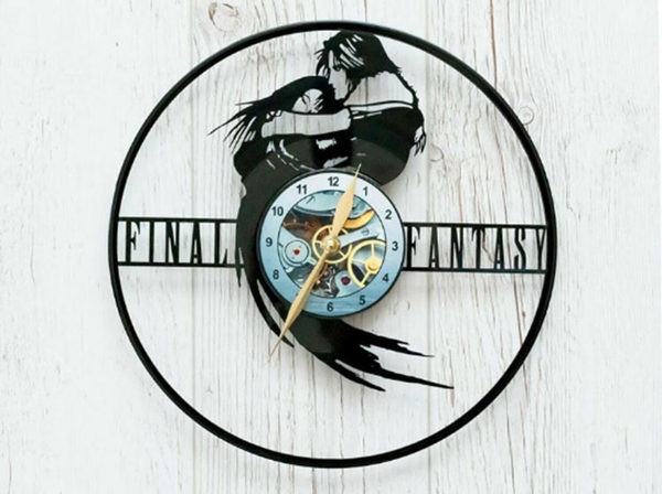 Ceas rotund de perete cu inscripția Final Fantasy